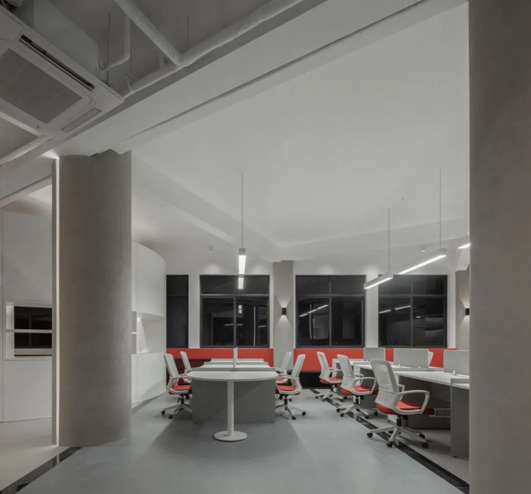 活性空间办公室装修案例 | 红色因子唤醒空间新生