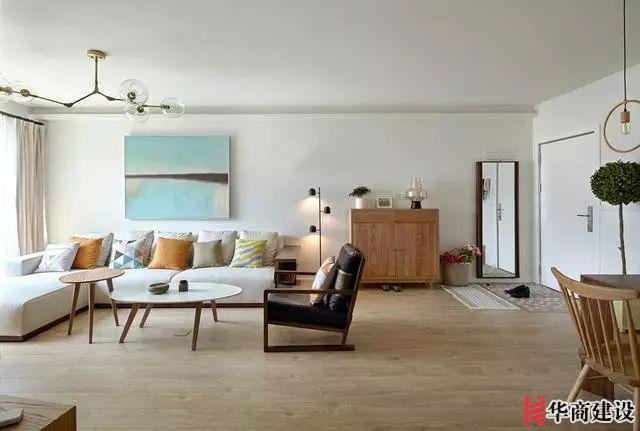 客厅装修选地板好还是瓷砖好？